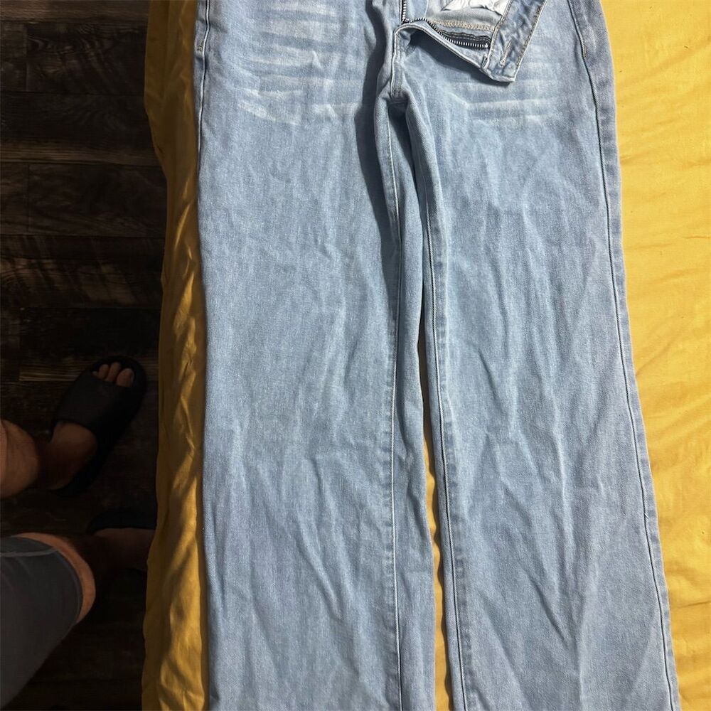 Shein Women's Straight Light Blue Denim Jeans Size 4